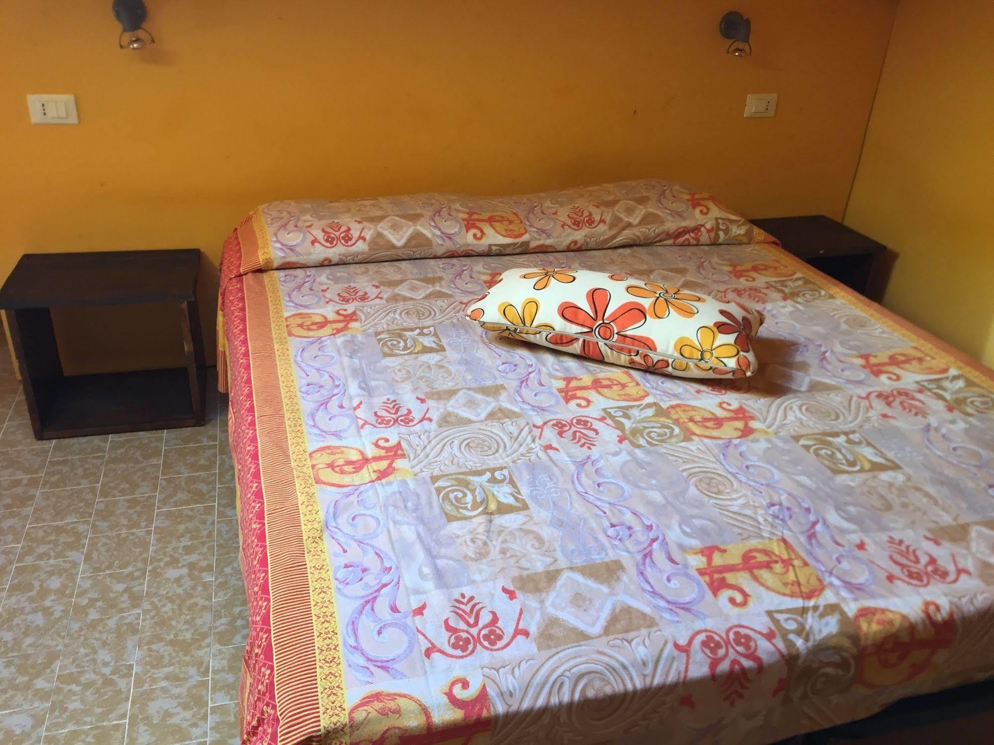 Elicrim Hotel Santo Stefano di Magra Buitenkant foto